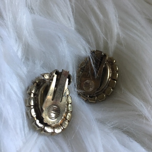 💛Beautiful Yellow Clip-On Earrings!💛 - Picture 2 of 2